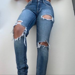 RIPPED JEANS